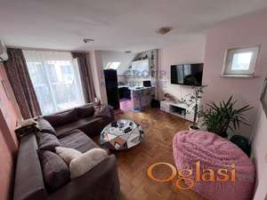 PARKING U DVORIŠTU ZGRADE!