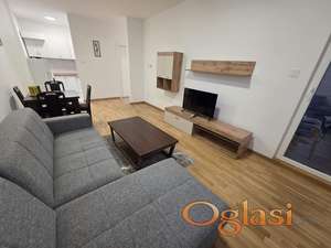 Kompletno namešten stan u novoj zgradi !