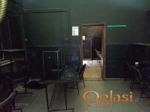 Retko u ponudi. Višenamenski lokal u strogom centru grada.