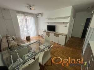 LEPO NAMEŠTEN PET FRIENDLY JEDNOIPOSOBAN STAN - SOCIJALNO