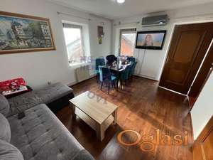 Trosoban stan 74m2 Petrovaradin