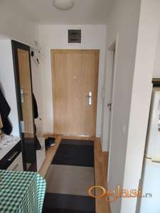 Izdajem nameštenu garsonjeru, cena 400e je sa računima