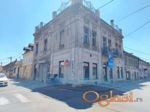 Izdaje se stan salonac 120 kvadrata centar Zemuna