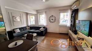  LEPO NAMEŠTEN JEDNOIPOSOBAN STAN SA PARKINGOM - PODBARA