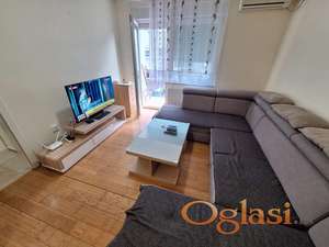 Kompletno opremljen trosoban stan sa garažom – PODBARA (BELE NJIVE)