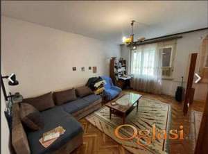 Trosoban stan u centru grada