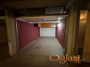 Prodaje se garaža u suterenu zgrade, Doža Đerđa, Novi Sad