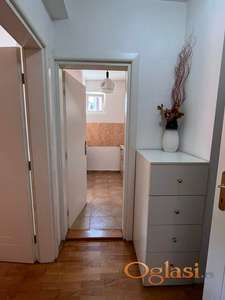 Izdaje se komforan stan u centru grada – ulica Petra Drapšina