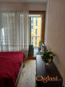 Izdajem dvosoban stan u zepterra Blok65 Novi Beograd