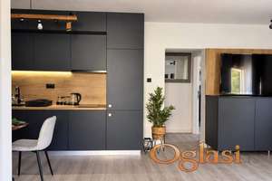 Renoviran dvosoban stan na Podima, Herceg Novi – 67 m²