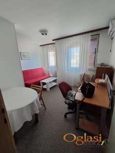 NAMEŠTEN DVOSOBAN STAN NA GRBAVICI