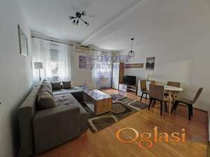 Izdaje se lepo namešten stan na Socijalnom, površine 49m².