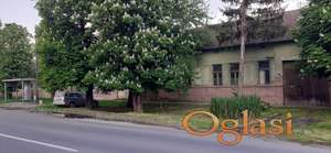 Stara "švapska" kuća u centru Bačkog Gradišta, veliki plac!