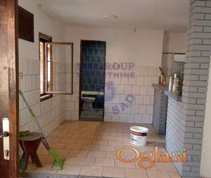 Na prodaju dve kuće u centru Sremskih Karlovaca