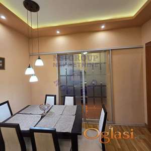 Izdaje se dvosoban stan u samom centru grada, površine 44 m²