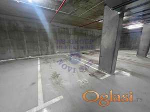 Garažno mesto sa ostavom