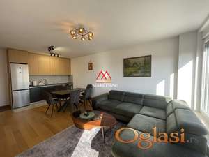 Centar - trosoban stan - garažno mesto