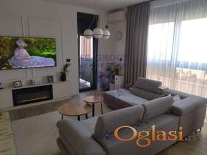 Luksuzan trosoban stan na Petrovaradinu!