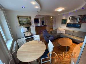 Prodaje se stan na Bulevaru 73m2