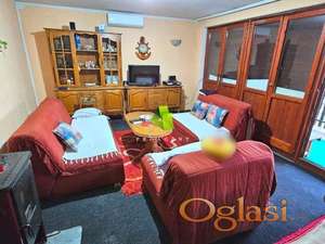 Kuća sa poslovnim objektom u vikend naselju Sićevu ID#7891