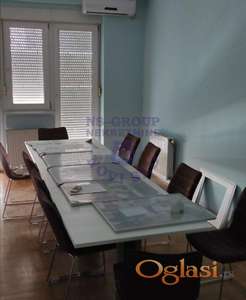 Trosoban stan u centru Novog Sada