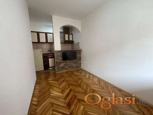 Jednoiposoban stan na odličnoj lokaciji - pozovite 0631231262
