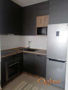 NAMEŠTEN JEDNOIPOSOBAN STAN NA TELEPU 450 EVRA