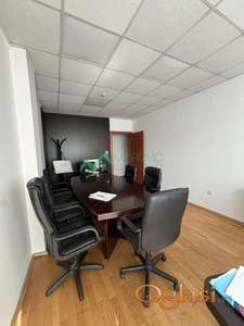 Izdaje se poslovni prostor na odličnoj lokaciji – Bulevar, u neposrednoj blizini Futoške pijace 