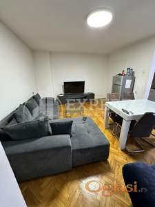 Izdaje se odličan stan kod Pravnog fakulteta, 75m2!