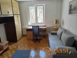 NAMEŠTEN JEDNOIPOSOBAN STAN KOD SAJMA