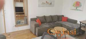 Lepa Garsonjera-jednosoban na grbavici