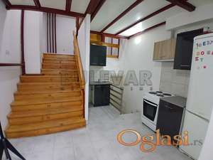 Izdaje se ulični lokal u blizini Pravnog fakulteta, 51m2