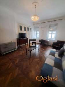 Fantastičan 2.5 stan-salonac-Cvetni Trg ID#2038