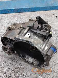 Golf 6 menjač 6b 2.0 TDI 140 ks Originalni delovi  Moguca ugradnja delova  Alfa Romeo 147-156-166-159-GT-MiTo-Giulietta Fiat bravo 2 - croma -grande punto -multipla 2 -punto 3 -stilo-idea Freemont Panda 3 500L 500 Lancia ypsilon-delta-musa-lybra Volkswagen Golf 6  Ukoliko zelite da porucite Posaljite poruku preko sms poruke ili pozovite na telefon 0616115961