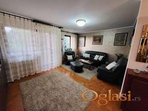 Komforan trosoban stan na atraktivnoj lokaciji