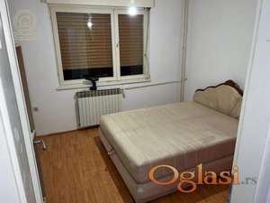 Na prodaja trosoban stan kod Filozofskog fakulteta