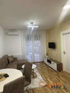 NOV I KOMPLETNO NAMEŠTEN JEDNOIPOSOBAN STAN NA JUŽNOM TELEPU