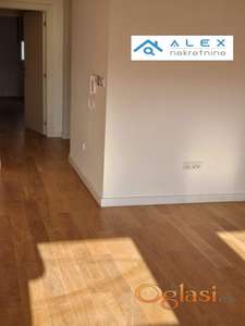 Luksuzan četvorosoban stan u Avenija Gardenu