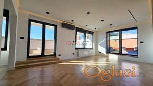 Lux renoviran u 30. Bloku sa terasom od 70m2.