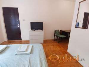 Garsonjera u pešačkoj zoni - zajedno sa troskovima 300 eur