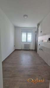 Trosoban stan, 57 m², Adamovićevo Naselje, Novi Sad