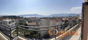 Penthouse 99 m2 plus terasa okolo citavog stana u Tivtu