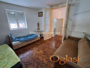 Centar-Useljiv Jednoiposoban stan 50 m2 u Prizemlju kod Pozorišta-Zakupnina 400e-065/385 8880