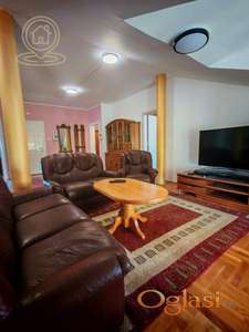 Izdavanje trosoban stan 105 m² – odlična lokacija, kompletno namešten i odmah useljiv