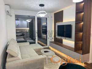 Nov lux stan u Tesla Palace sa garažom