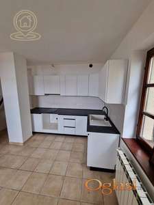 Izdavanje trosobnog stana na Dedinju – mirna lokacija, kuća sa dvorištem i parkingom