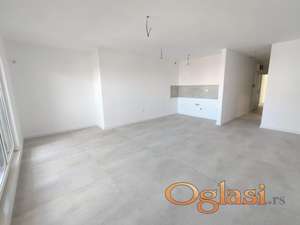 Četvorosoban, useljiv, odličan, dva mokra čvora, tri terase, PDV, Bulevar patrijarha Pavla! 106m2