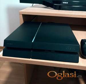 PS4 FAT 500GB + 1 originalni džojstik + PS Plus Extra 12 meseci + igre