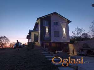 Na samo dva minuta od centra Čortanovaca. Ivona 065/4019279