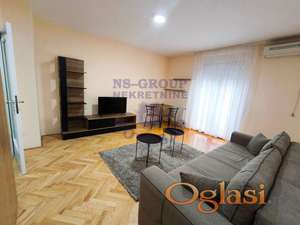 Izdaje se lepo nameštena garsonjera na Novoj Detelinari.